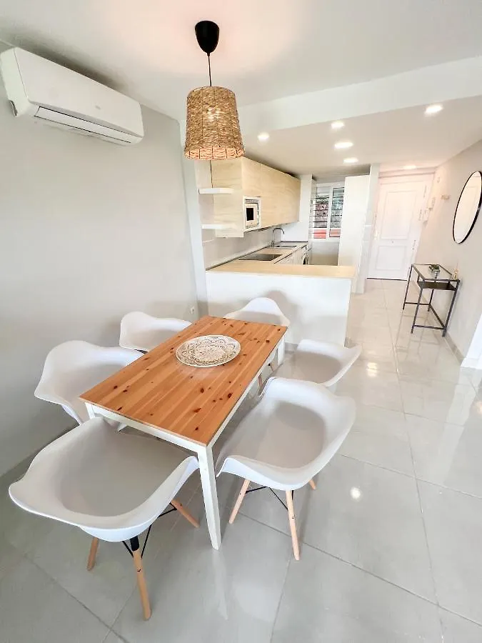Cozy Apartment With Large Terrace Торремолинос